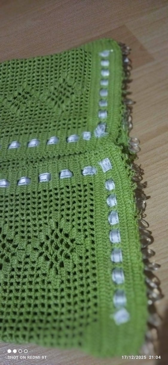 Yeşil Nakışlı Kısa Örgü Kadın Yelek - Görsel 4