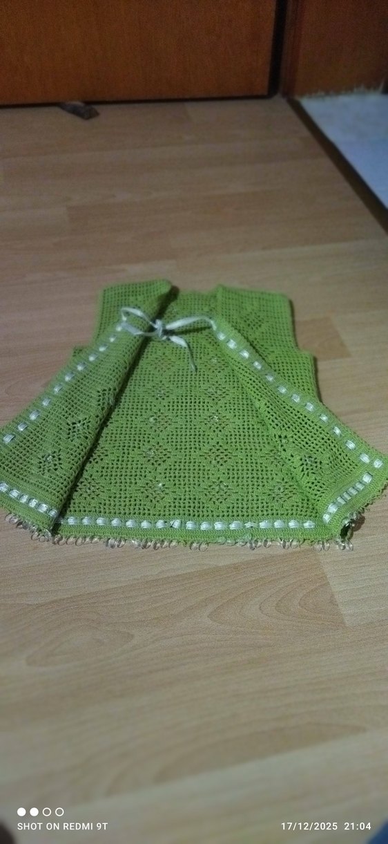 Yeşil Nakışlı Kısa Örgü Kadın Yelek - Görsel 3