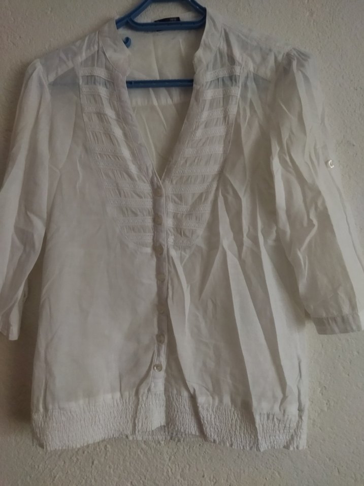 Düğmeli V Yakalı Beyaz Keten Kadın Gömlek - Görsel 3