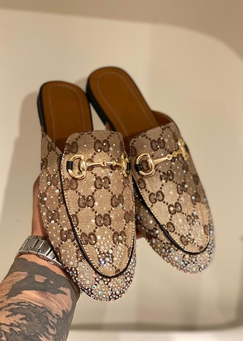GUCCİ Kahverengi Desenli Tokalı Kadın Terlik