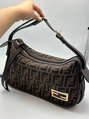  Beden kahverengi Renk FENDİ NEW BAG ???????????? SIZE ?? 19/31CM ? ????