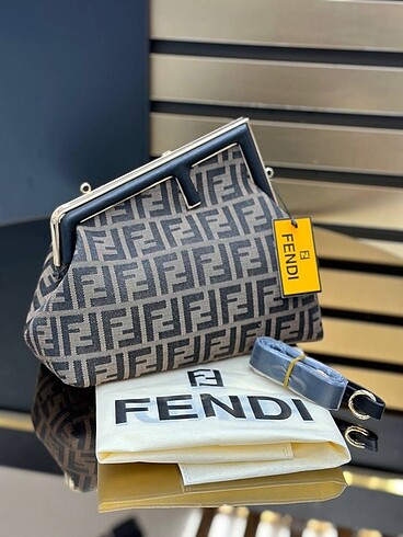 FENDİ ????bayan askılı çanta