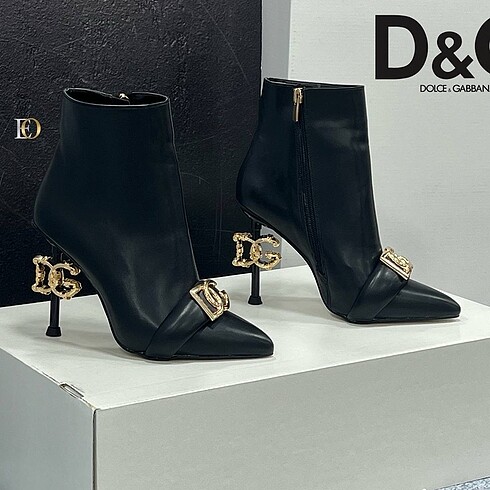 38 Beden New Collection from DOLCE & GABBANA Prices: - Shoes: Sizes: 36 