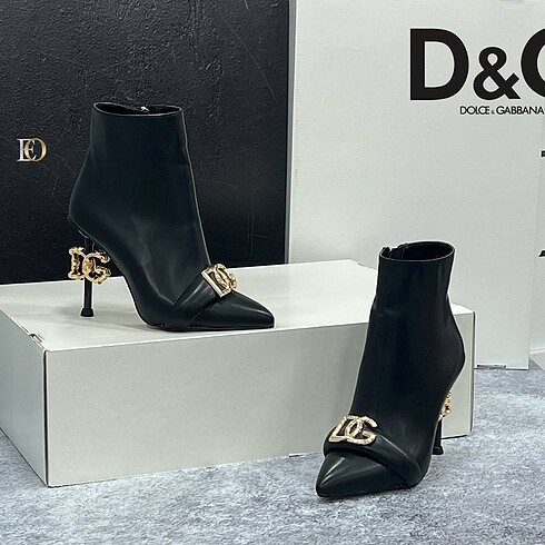 38 Beden siyah Renk New Collection from DOLCE & GABBANA Prices: - Shoes: Sizes: 36 