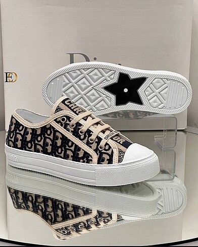 38 Beden çeşitli Renk New Collection from CHRISTIAN DIOR Prices: ? Shoes : Sizes: 3