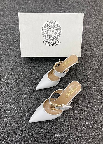 38 Beden beyaz Renk New Collection from VERSACE Prices: - Shoes: Sizes: 36 / 37