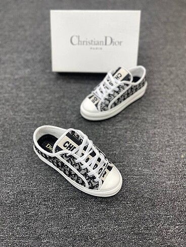 38 Beden New Collection from CHRISTIAN DIOR Prices: - Shoes : Sizes: 3