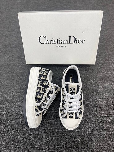 Dior Sizes: 36 / 37 / 38 / 39 / 40 / Experien