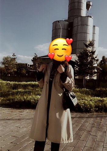 Diğer Bej rengi trençkot 2 kez kullanıldı herhangı bır defosu yoktur