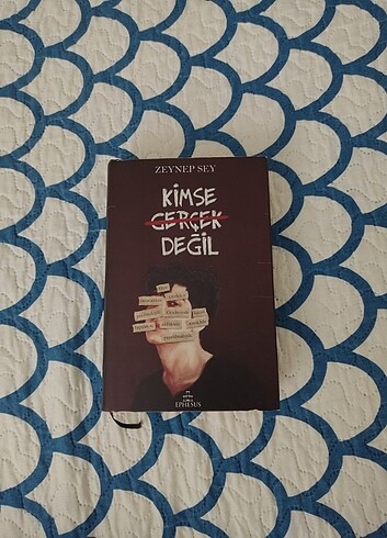 kimse gerçek değil