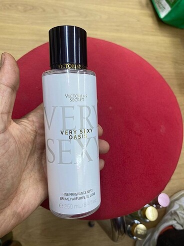 Victoria?s Secret Very Sexy Oasıs Vücut Spreyi