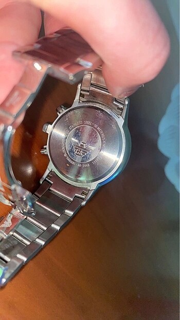 Armani Armani saat