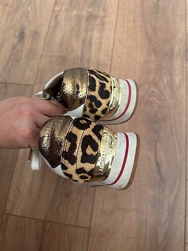 35,5 Beden Orjinal micheal kors sneakers 35,5 numara