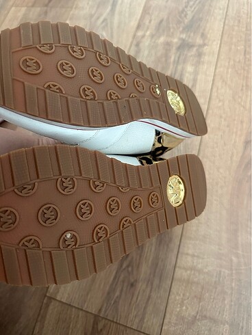 35,5 Beden beyaz Renk Orjinal micheal kors sneakers 35,5 numara