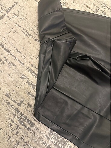 Siyah deri yüksek bel pantolon - Görsel 2