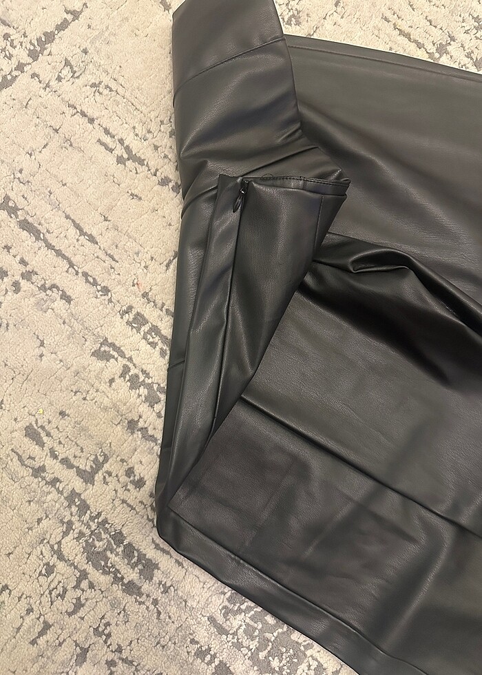 Siyah deri yüksek bel pantolon - Görsel 2