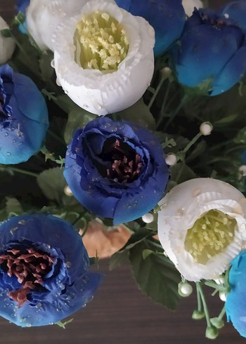 Koyu Mavi ve Beyaz Yapay Çiçekli - Görsel 3