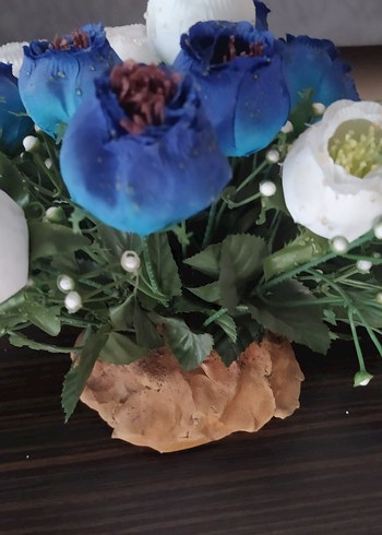 Koyu Mavi ve Beyaz Yapay Çiçekli - Görsel 2