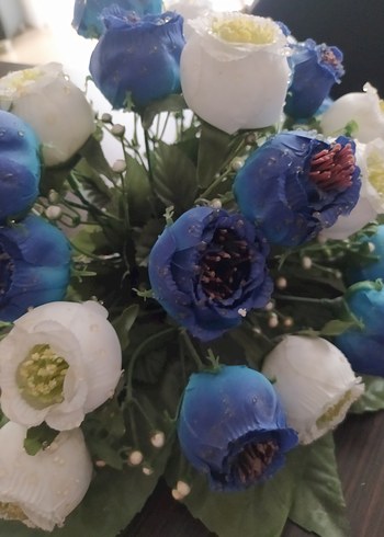 Koyu Mavi ve Beyaz Yapay Çiçekli - Görsel 4