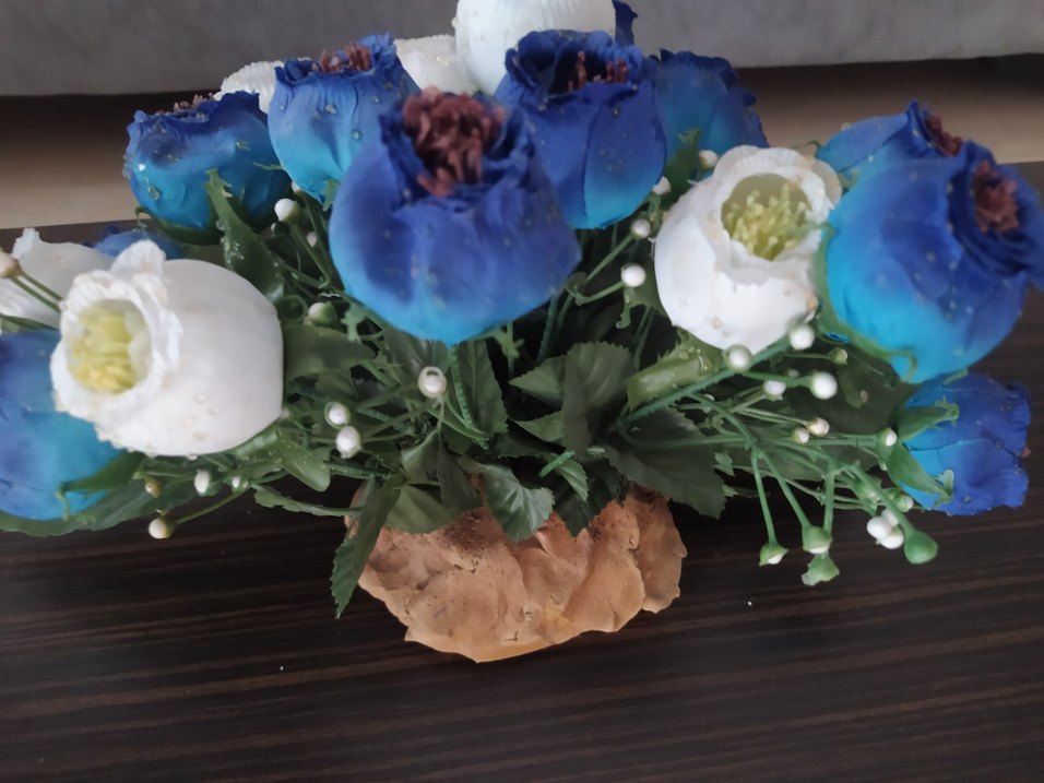 Koyu Mavi ve Beyaz Yapay Çiçekli - Görsel 2