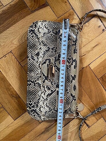 Beden Yılan derisi clutch çanta askıları var