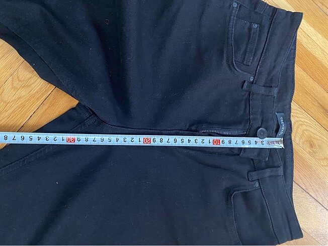 xs Beden Trendyol Love hate baskılı jean pantolon