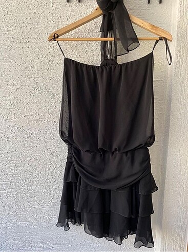 Boyundan bağlama broş detaylı elbise - Görsel 4