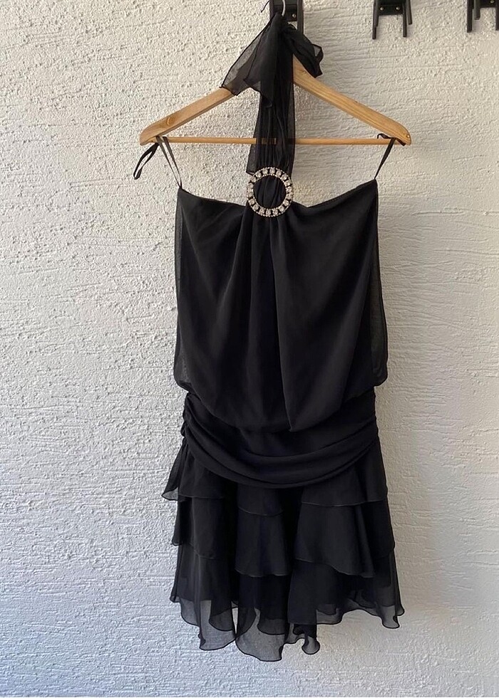 Boyundan bağlama broş detaylı elbise - Görsel 2