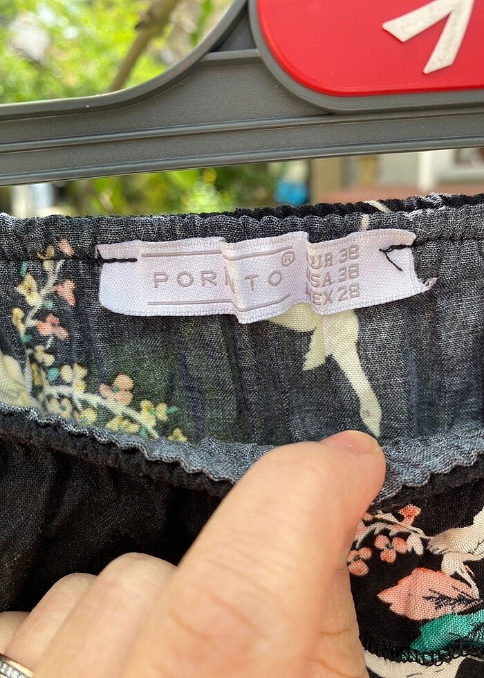 Flamingo ve çiçek desenli şort tulum - Görsel 2