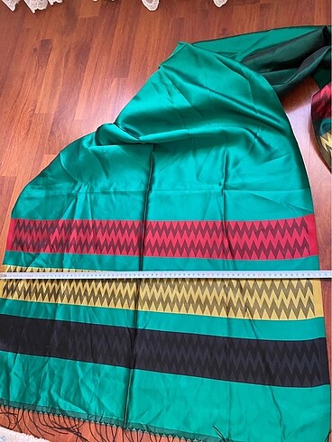 Yeşil kırmızı sarı detaylı eşarp şal - Görsel 2