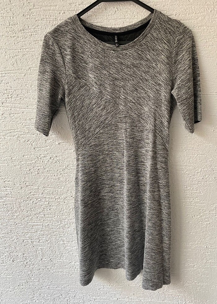 Stradivarius gri beyaz elbise dar kalıp - Görsel 2