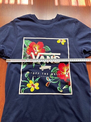 Vans hibiskus ve çiçek desenli tshirt - Görsel 3