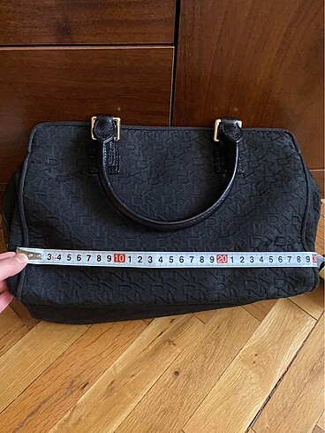 Dkny siyah metal logo klipsli çanta - Görsel 4