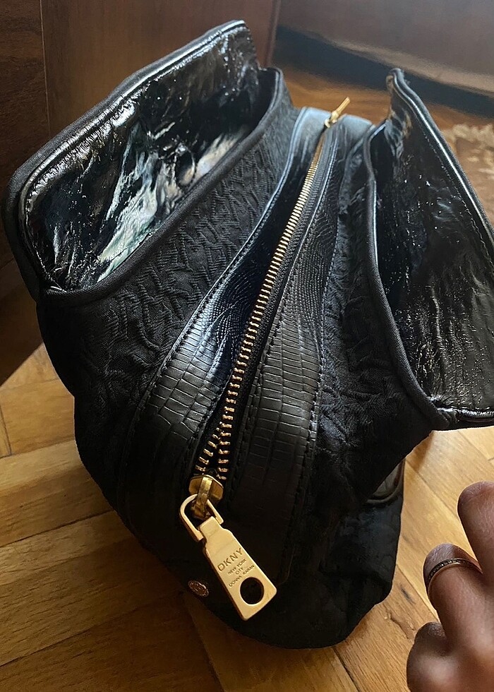 Dkny siyah metal logo klipsli çanta - Görsel 2