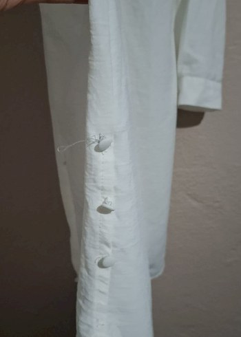 Beyaz Keten V Yakalı Uzun Kollu Gömlek - Görsel 4