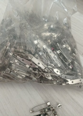 Beden Gri Metal Tokalı Broş İğnesi