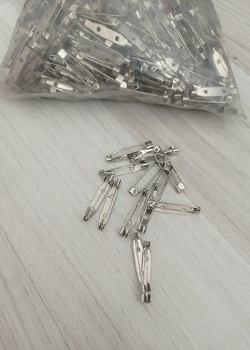 Diğer Gri Metal Tokalı Broş İğnesi