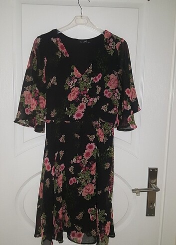 Cicekli sifon elbise
