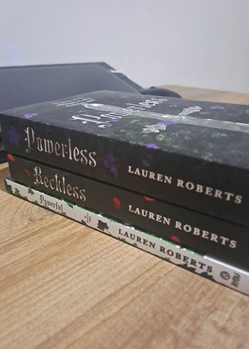 Lauren Roberts - Powerless Roman Seti