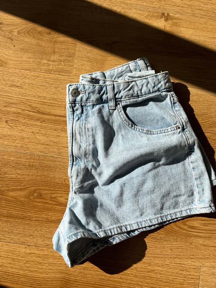 Kadın
Açık Mavi Denim Mini Şort Bershka buz mavisi denim sort - Görsel 4