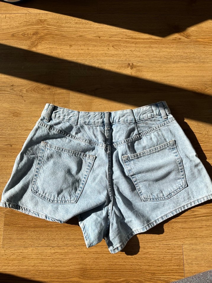 Kadın
Açık Mavi Denim Mini Şort Bershka buz mavisi denim sort - Görsel 2