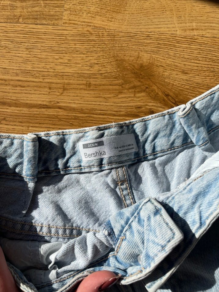 Kadın
Açık Mavi Denim Mini Şort Bershka buz mavisi denim sort - Görsel 3