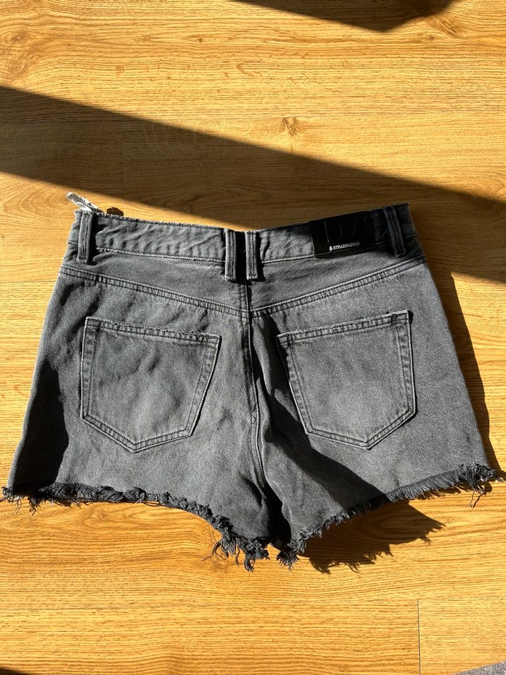 Gri Mini Denim Şort, Rahat Kesim stradivarius D75 - Görsel 2