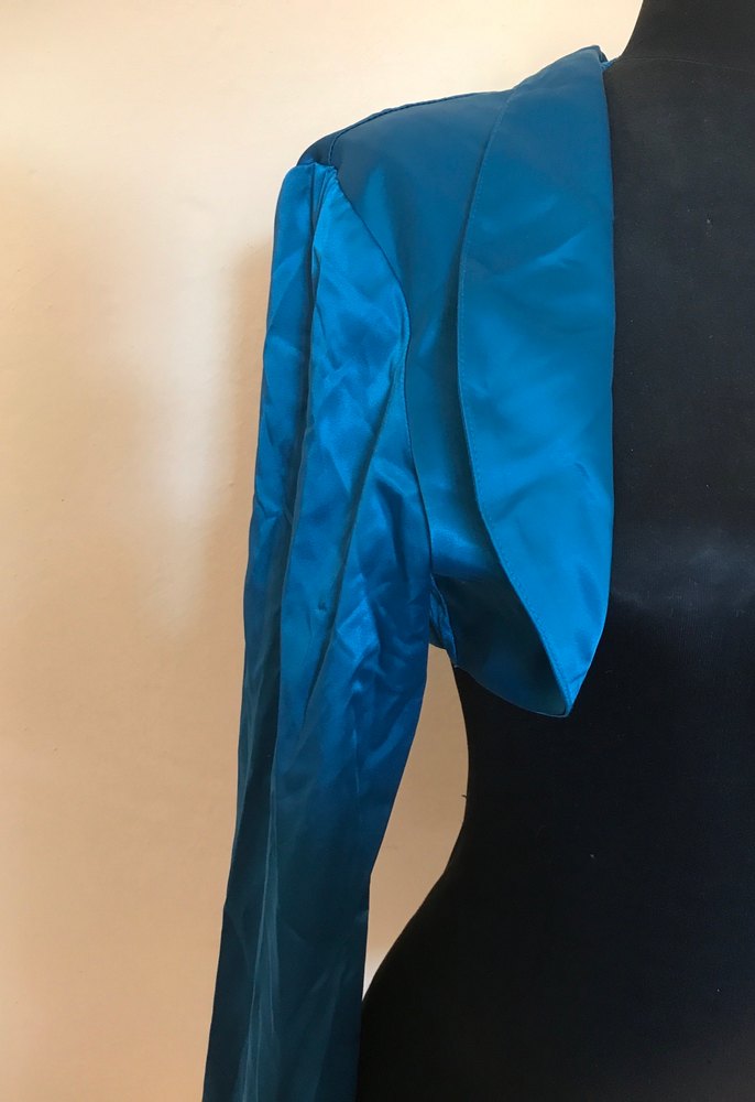 Mavi Saten Bolero Yaka Detaylı - Görsel 3