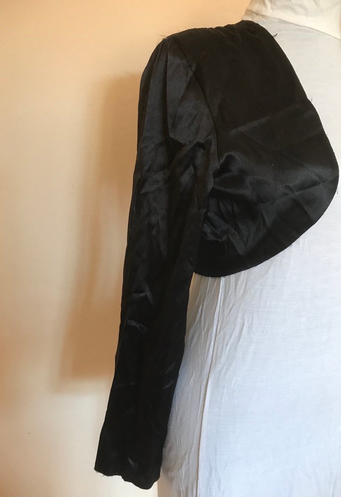 Siyah Saten Uzun Kollu Bolero - Görsel 3