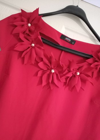 Pembe V Yakalı Çiçek Detaylı Midi Elbise