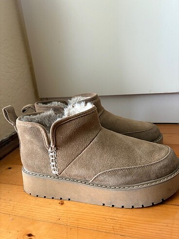 Stradivarius meşhur ugg