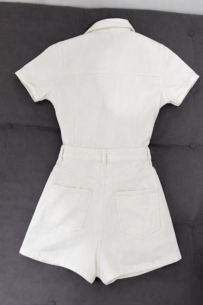 Beyaz Düğmeli Kısa Tulum - Görsel 2