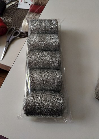 El işi gri simli ve makrome polyester ip 100gr