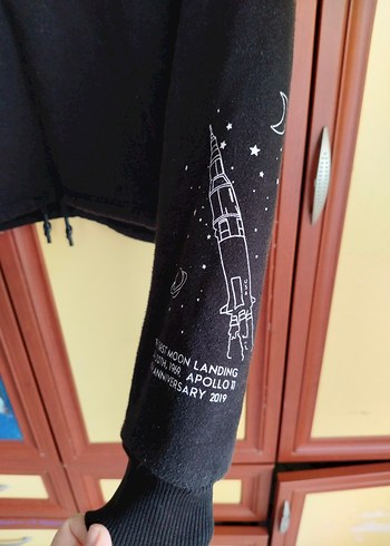 NASA Baskılı Siyah Crop Sweatshirt - Görsel 5